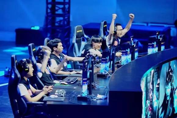 施罗德与东 施罗德与东